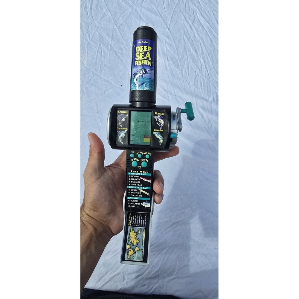 Vintage 1997 Radica DEEP SEA FISHIN' Electronic Handheld FISHING GAME *Tested*